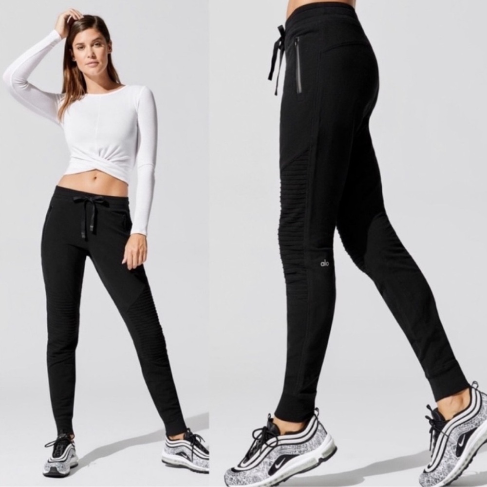 ALO Yoga Urban Moto Sweatpants in black. Size XS